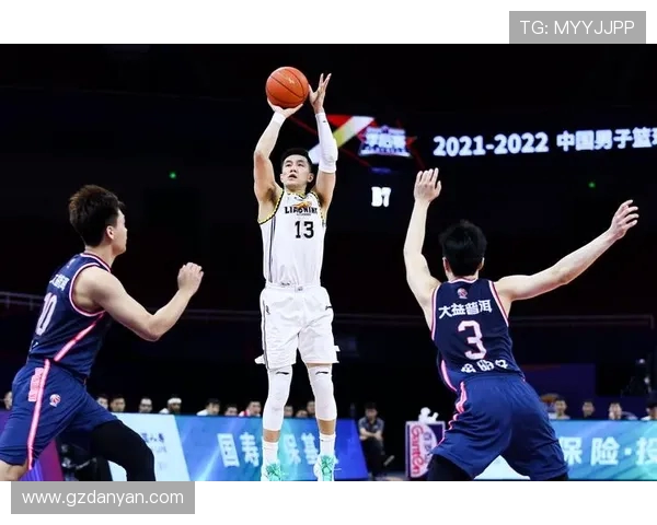 郭艾伦CBA足球：郭艾伦在CBA与足球领域的跨界表现