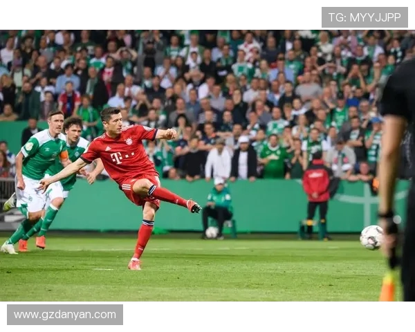 莱万多夫斯基在德甲球队中的精彩图片集锦