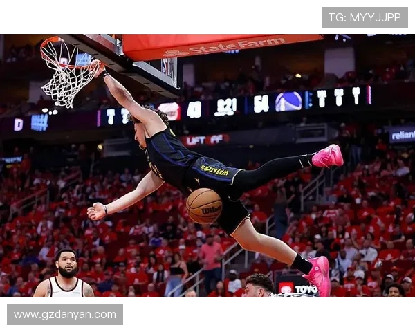 波杰姆斯基两场比赛篮板总数达30个创造球队后卫新纪录